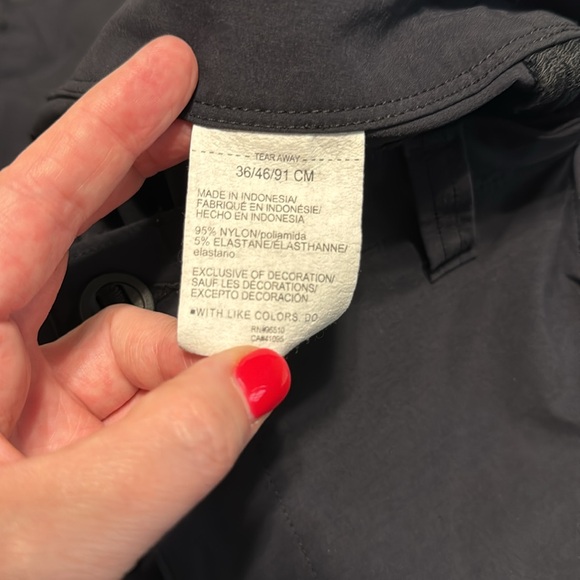 Men’s UNDER ARMOUR loose fit cargo shorts size 36 - Picture 6 of 6